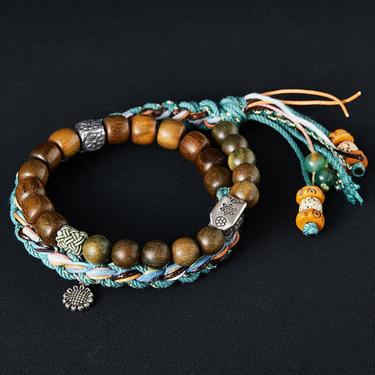 Antikes tibetisch-buddhistisches Armband mit roter Schnur, handgefertigt aus 925er Sterlingsilber und grünem Sandelholz (Bodhi-Samen).