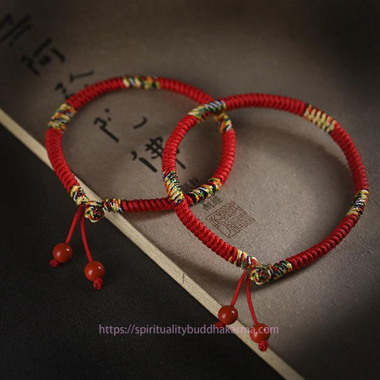 Altes tibetisch-buddhistisches Armband mit roter Schnur in fünf Farben – King-Kong-Knoten – Schutz und Glück