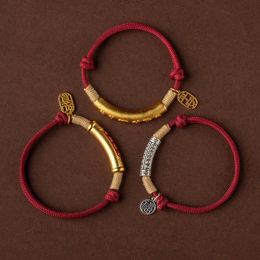 Antikes tibetisch-buddhistisches Armband mit roter Schnur, handgefertigt aus 999er Sterlingsilber, Om Mani Padme Hum Fu-Zeichen, Glückssymbol.