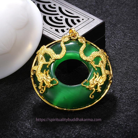 Jade-Anhänger mit Drachenmotiv