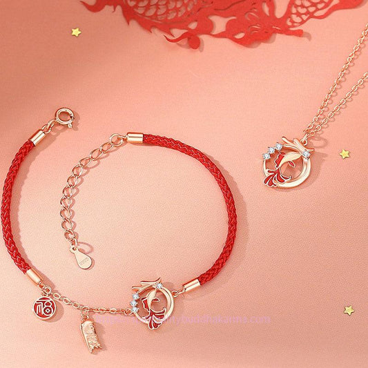 Antike tibetisch-buddhistische Tradition: Halskette mit Anhänger und Armband aus 925er Sterlingsilber, Symbol des Jahres des Drachen (Koi-Karpfen, Fu-Zeichen).