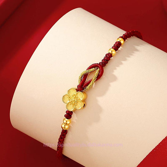 Antikes tibetisch-buddhistisches Armband aus rotem Faden, handgefertigt aus 925er Sterlingsilber mit Kirschblüten (Sakura) und Chalcedon – ein Glücksbringer