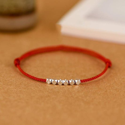 Antike tibetisch-buddhistische Tradition: Armband und Fußkettchen aus 925er Sterlingsilber mit roter Flechtung