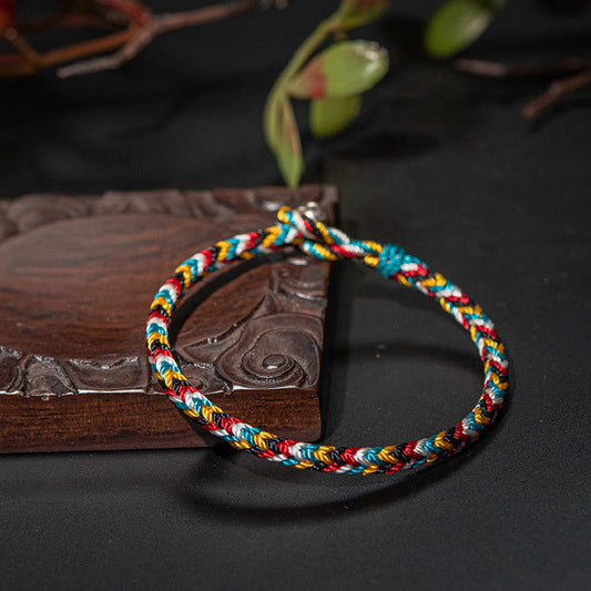 Altes tibetisch-buddhistisches Armband aus rotem Faden, handgefertigt in fünf Farben, zum Schutz geflochten.