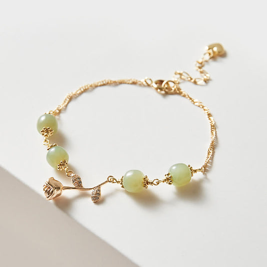Jade-Armband, 14 Karat vergoldet, aus Hetian-Jade, mit goldener Rosenblüte und Glückskette
