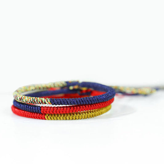 Altes tibetisch-buddhistisches Armband aus rotem Faden, handgefertigt in Tibet, mehrfarbig, mit King-Kong-Knoten, geflochtenem Faden zum Schutz vor Glauben und Glauben