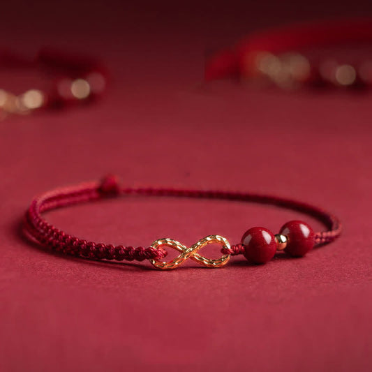 Antike tibetisch-buddhistische Tradition: Armband und Fußkettchen mit rotem Faden und Zinnober-Segnung aus 14-karätigem Gold (Unendlichkeitssymbol).