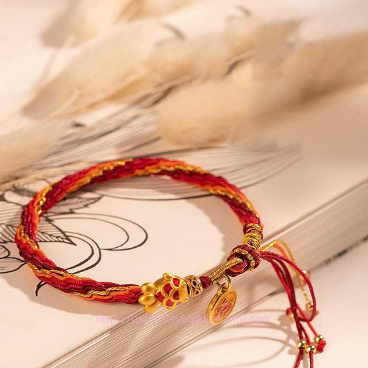 Altes tibetisch-buddhistisches Armband mit roter Schnur, chinesischem Tierkreiszeichen und Koi-Fischmotiv, Schutz vor Wiedergeburt, geflochtener Knoten