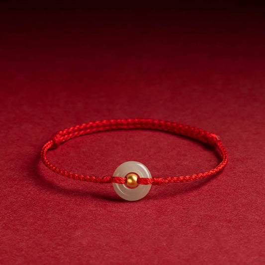 Bracelet de cheville tressé en jade Hetian, symbole de chance et d'abondance, orné d'une perle ronde en or 999 et d'une boucle de paix, selon la tradition bouddhiste tibétaine ancienne du fil rouge.