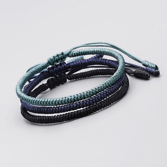 Antikes tibetisch-buddhistisches Armband mit roter Schnur, 3-teilig, handgefertigt mit King-Kong-Knoten, Amulett und Stärke-Symbol