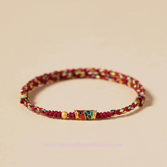 Antikes tibetisch-buddhistisches Armband aus geflochtenem Seil mit rotem Faden – Symbol für Reichtum und Wohlstand durch Koi-Karpfen