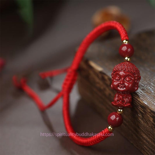 Bracelet de bénédiction en cinabre, amulette du Bouddha tibétain, symbole de la tradition bouddhiste tibétaine ancienne du fil rouge et du zodiaque chinois.