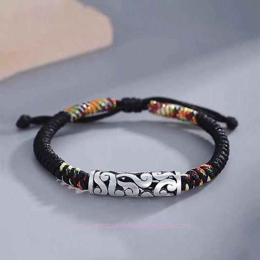 Bracelet porte-bonheur en cuivre avec nœud tibétain, nuages ​​de bonne fortune et protection.