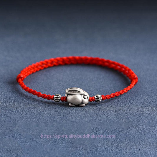 Handgefertigtes Armband/Fußkettchen aus 999er Sterlingsilber mit Hasenmotiv und tibetischem Knoten zum Schutz vor dem Schicksal. 