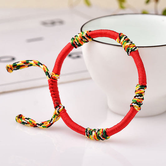 Altes tibetisches buddhistisches Armband aus roter Schnur, handgefertigt, farbenfroh, mit King-Kong-Knoten, Glücksbringer und Schutz.