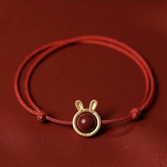 Bracelet tressé en fil rouge, traditionnel tibétain bouddhiste, orné de motifs de lapin et de tigre, en cinabre, symbole de protection contre les mauvais esprits.