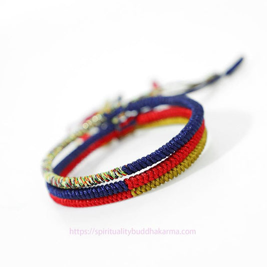 Altes tibetisch-buddhistisches Armband aus rotem Faden, handgefertigt in Tibet, mehrfarbig, mit King-Kong-Knoten, geflochtenem Faden zum Schutz vor Glauben und Glauben