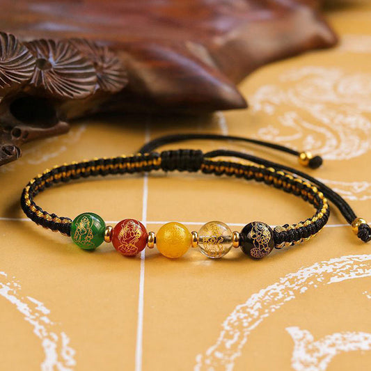 Alte tibetisch-buddhistische Tradition: Armband aus rotem Faden, Symbol der fünf Himmelsrichtungen, Götter des Reichtums und Achat, handgefertigt, zum Schutz.