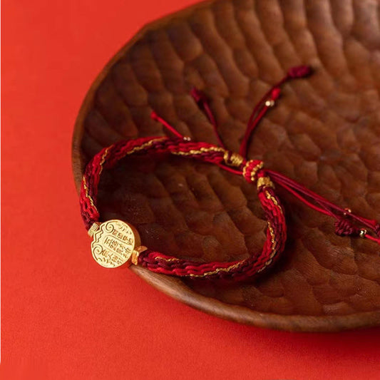 Alte tibetisch-buddhistische Tradition: Armband aus rotem Faden, Symbol der fünf Himmelsrichtungen, Götter des Reichtums, handgefertigt, Schutz vor Reinkarnation durch Knoten. 