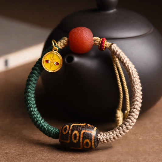 Antikes tibetisches buddhistisches Armband aus rotem Faden, handgefertigt mit neun Dzi-Perlen und Reichtumsmotiven 