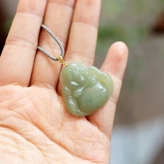 Collier pendentif Bouddha rieur en or 18 carats et jade, symbole d'abondance.