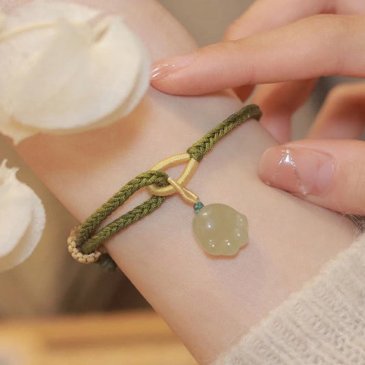 Jade-Armband mit Katzenpfotenmuster – Glück und Fülle