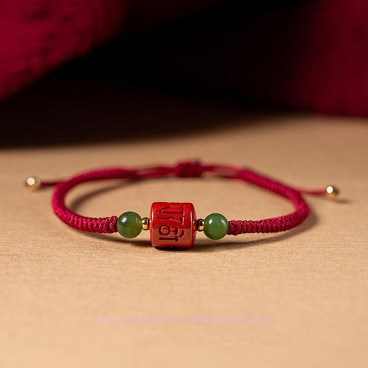 Bracelet en corde tressée en cinabre tibétain, orné de la bénédiction Om Mani Padme Hum et gravée, selon la tradition bouddhiste tibétaine ancienne du fil rouge 