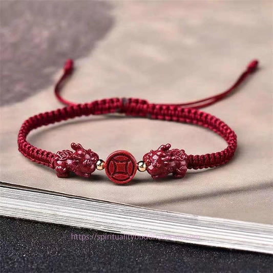 Bracelet en fil rouge, boucle de la paix, pièce de cuivre et boucle de la tradition bouddhiste tibétaine ancienne du fil rouge, en cinabre et PiXiu, symbole de bénédiction.