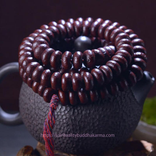 Bracelet de spiritualité, de bouddhisme et de karma, naturel du Tibet, composé de 108 perles mala violettes et symbolisant la richesse et les graines de Bodhi.