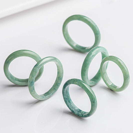 Bague en jade naturel, symbole de prospérité et d'abondance 
