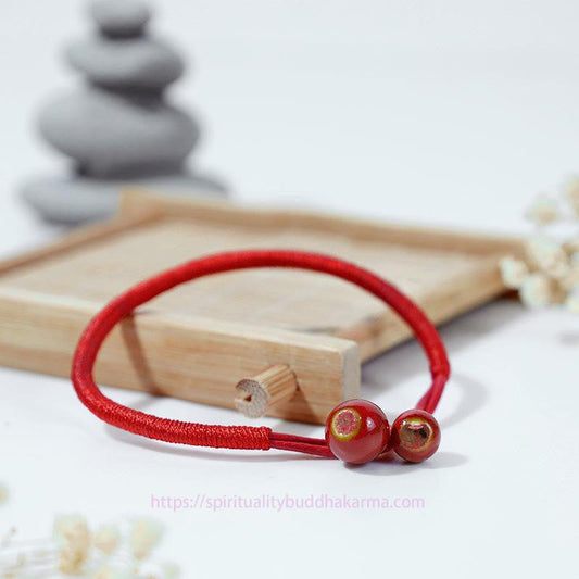 Antikes tibetisch-buddhistisches Armband aus roter Schnur nach Feng-Shui-Tradition – Glücksbringer-Armband aus roter Schnur aus Keramik