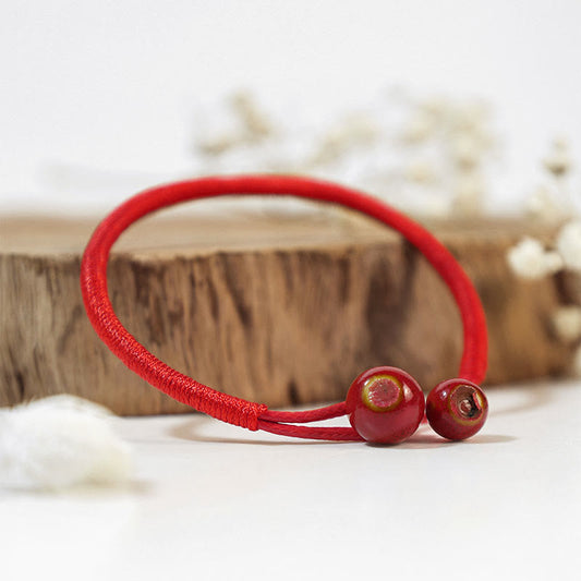 Antikes tibetisch-buddhistisches Armband aus roter Schnur nach Feng-Shui-Tradition – Glücksbringer-Armband aus roter Schnur aus Keramik