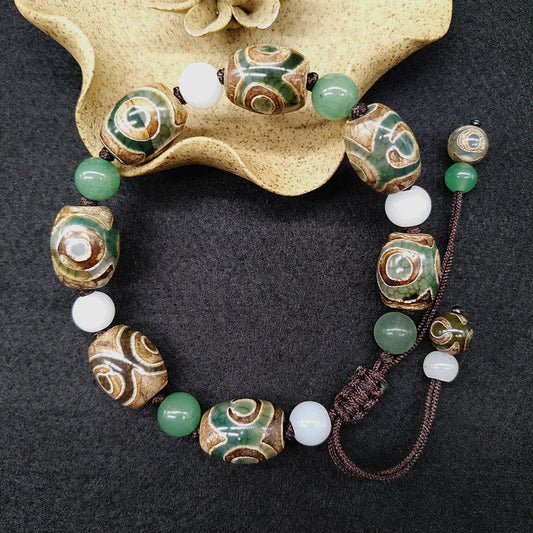 Altes tibetisch-buddhistisches Armband mit roter Schnur und dreiaugiger Dzi-Perle – geflochtenes Armband zum Schutz vor Glück