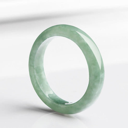 Bague en jade naturel, symbole de prospérité et d'abondance 