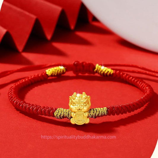Antikes tibetisch-buddhistisches Armband aus geflochtenem rotem Faden, gefertigt aus 999er Sterlingsilber mit Kupfermünze des Jahres des Drachen und Glückssymbol (Drache Fu).