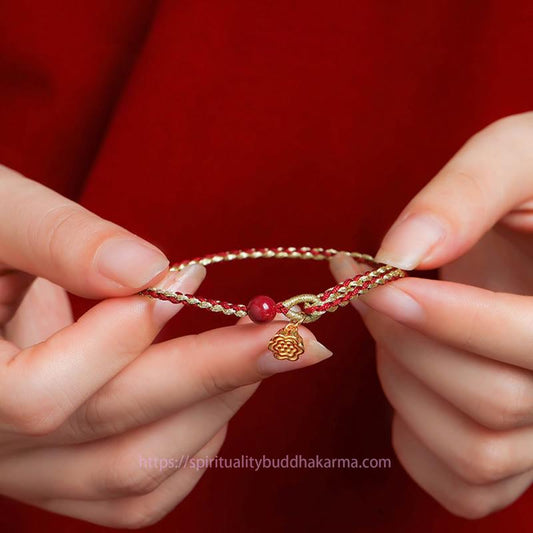 Altes tibetisch-buddhistisches Armband mit roter Schnur, handgefertigt aus 925er Sterlingsilber, Lotus-Zinnober-Goldperlen, Segensgeflecht.
