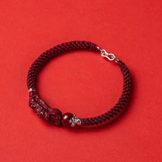 Bracelet tressé en cinabre PiXiu, symbole de richesse et de chance, selon la tradition bouddhiste tibétaine ancestrale du fil rouge 